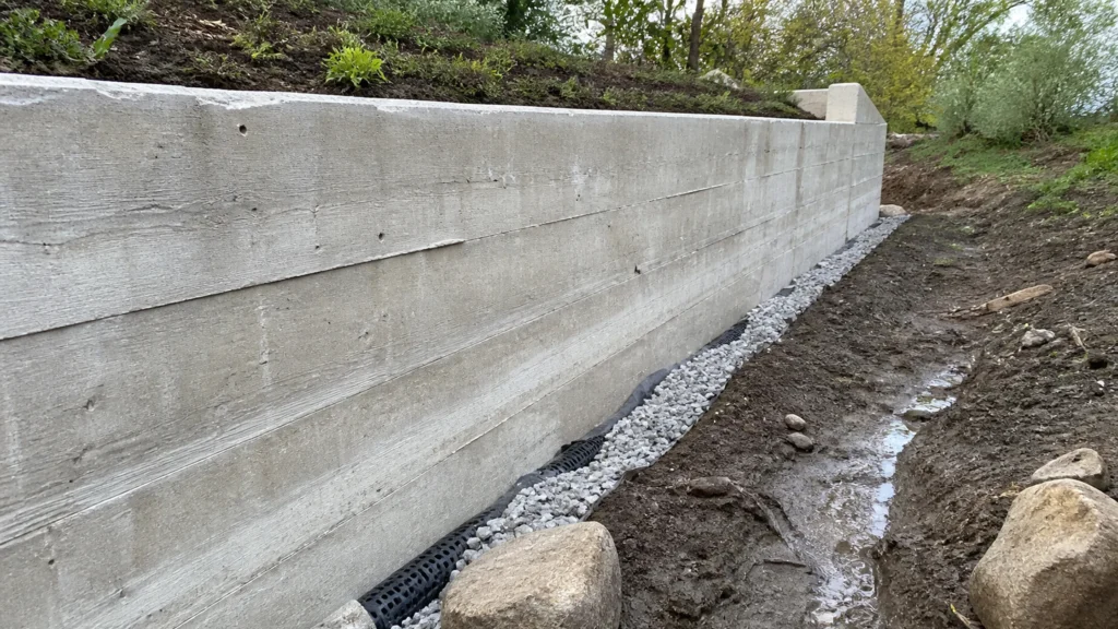 Illustration éditoriale pour l’article « Drainage du mur de soutènement : sécurisez votre structure »